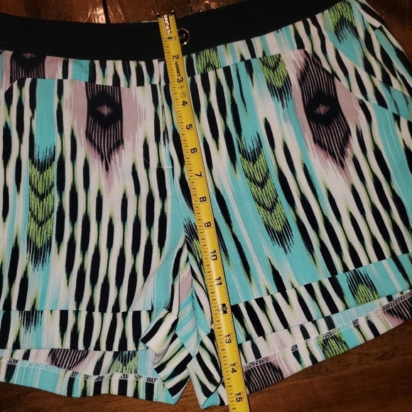Jennifer Lopez aqua, white, green printed shorts Size 10 - Picture 6 of 10